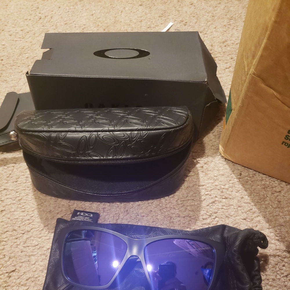 Oakley Hold On Sunglasses